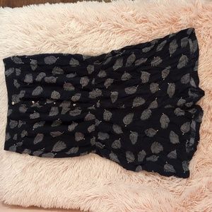 Cute. Comfortable blue romper with leaf imprints size medium